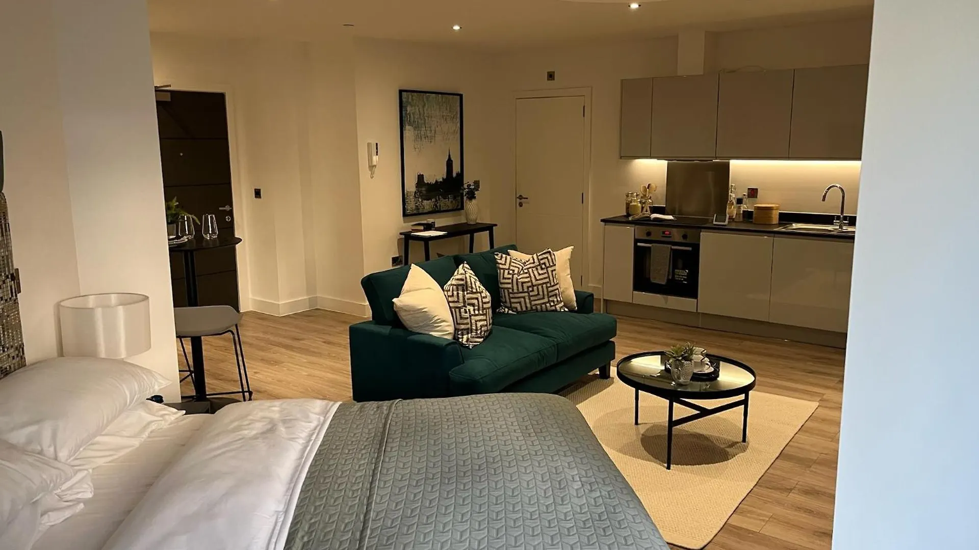 Cosy Modern Studio Solihull