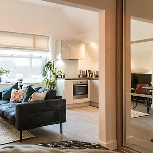 Seven Living Apartment