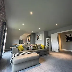 Spacious Nec Bhx Apartment