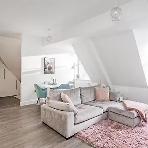 Town Centre Spacious Studio Apartment