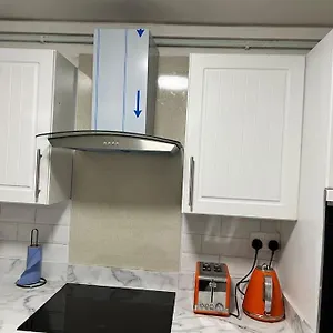2 Bed Near Nec Airport, Jlr, Wrld Apartment