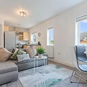 Ava's - 1 Bedroom In Centre - Free Parking - Wi-fi Apartment