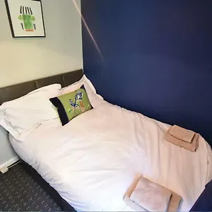 3-bedroom Comfy In Apartment